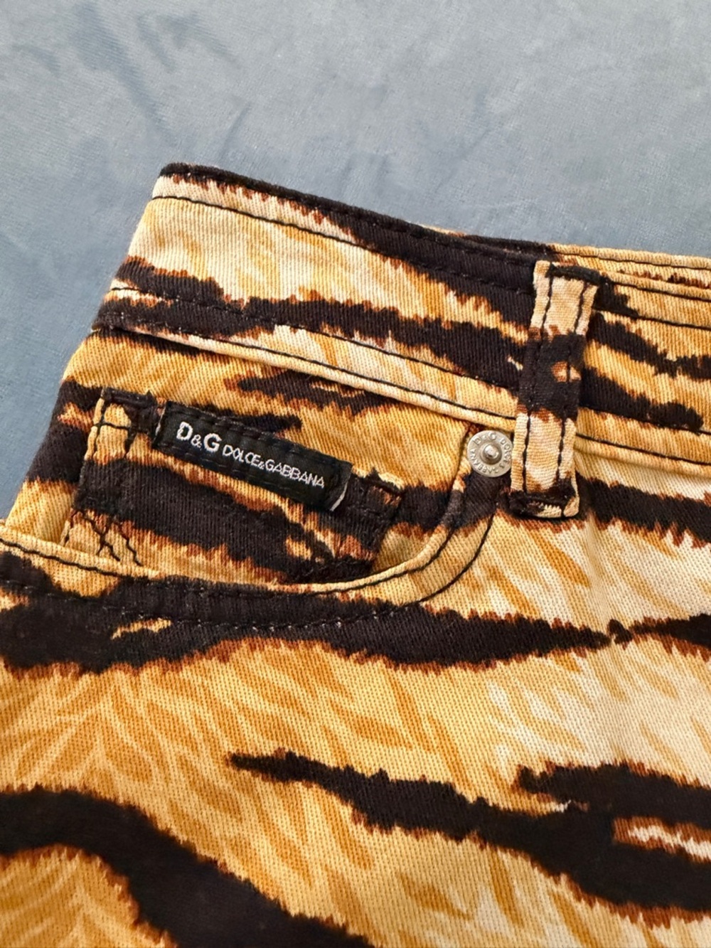 Dolce & Gabbana Tiger-Print Pencil Skirt - Yellow Black - Picture 2 of 12